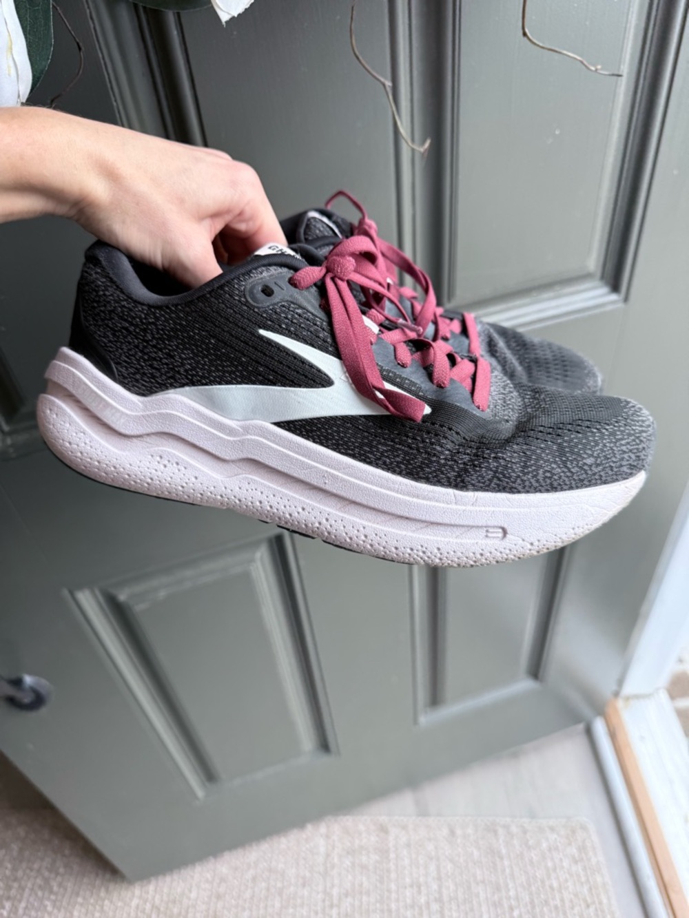 Brooks Women's Black Running Shoes- Ghost Max 2 Black/Orchid Ice.